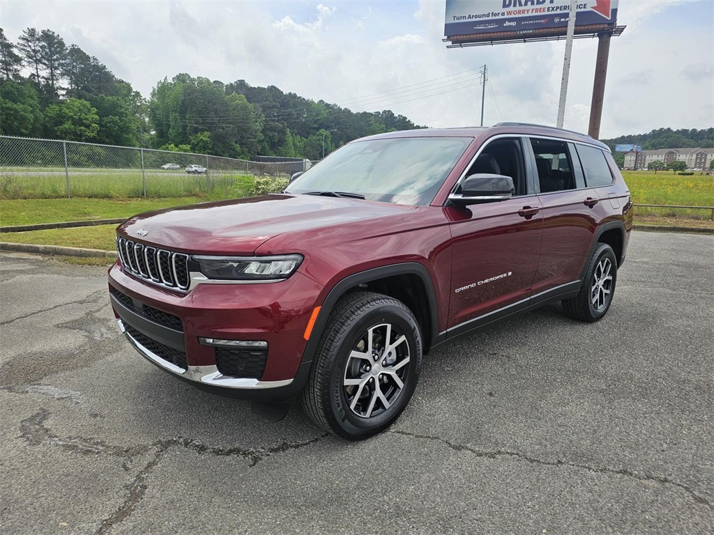 2025 Jeep Grand Cherokee Limited photo 3