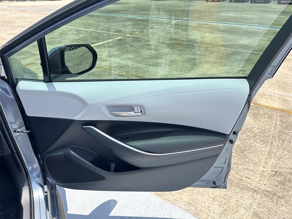 2025 Toyota Corolla SE photo 12