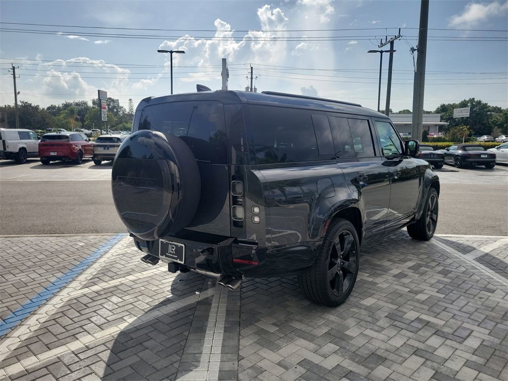 2025 Land Rover Defender 130 V8 photo 5