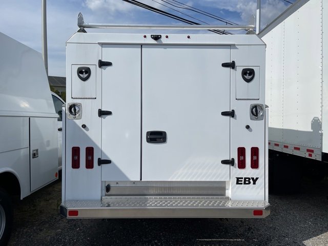 2025 Chevrolet Express Cutaway 3500 photo 4