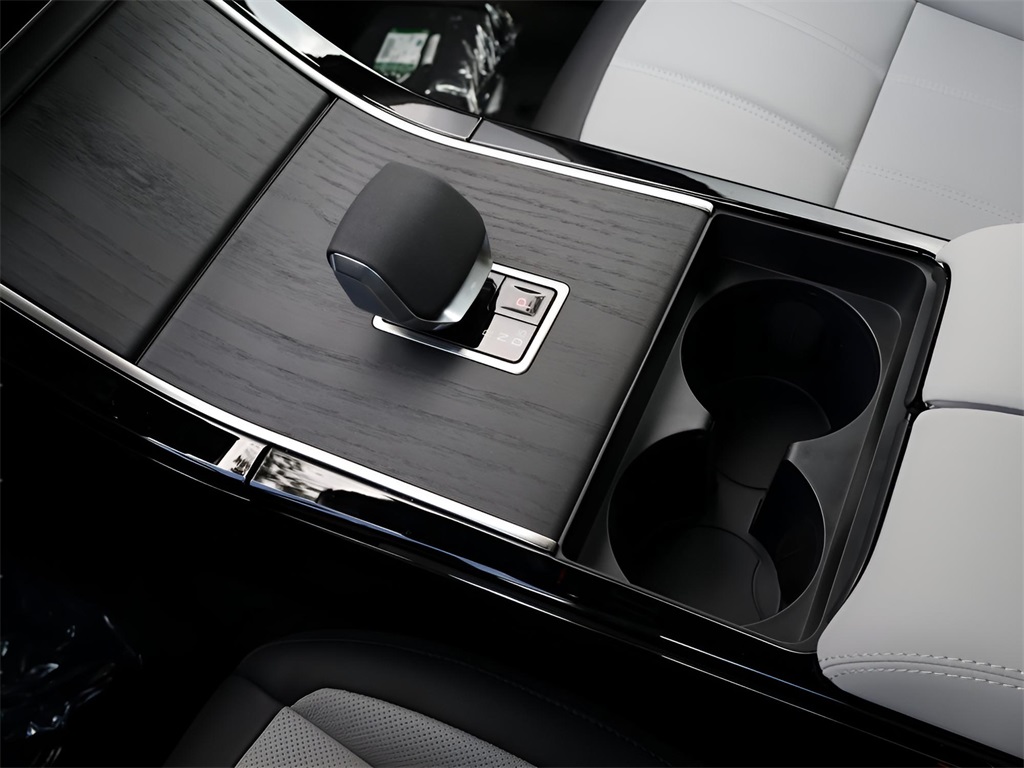 2026 Land Rover Range Rover Evoque Dynamic SE photo 23