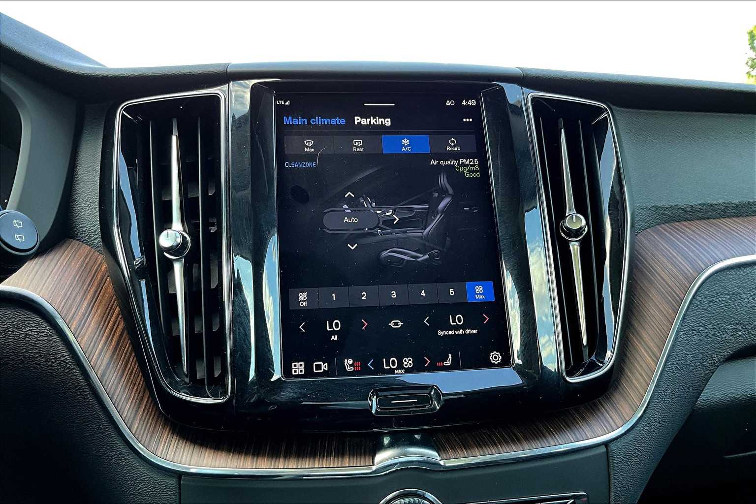 2022 Volvo XC60 Recharge Hybrid Inscription Expression photo 28