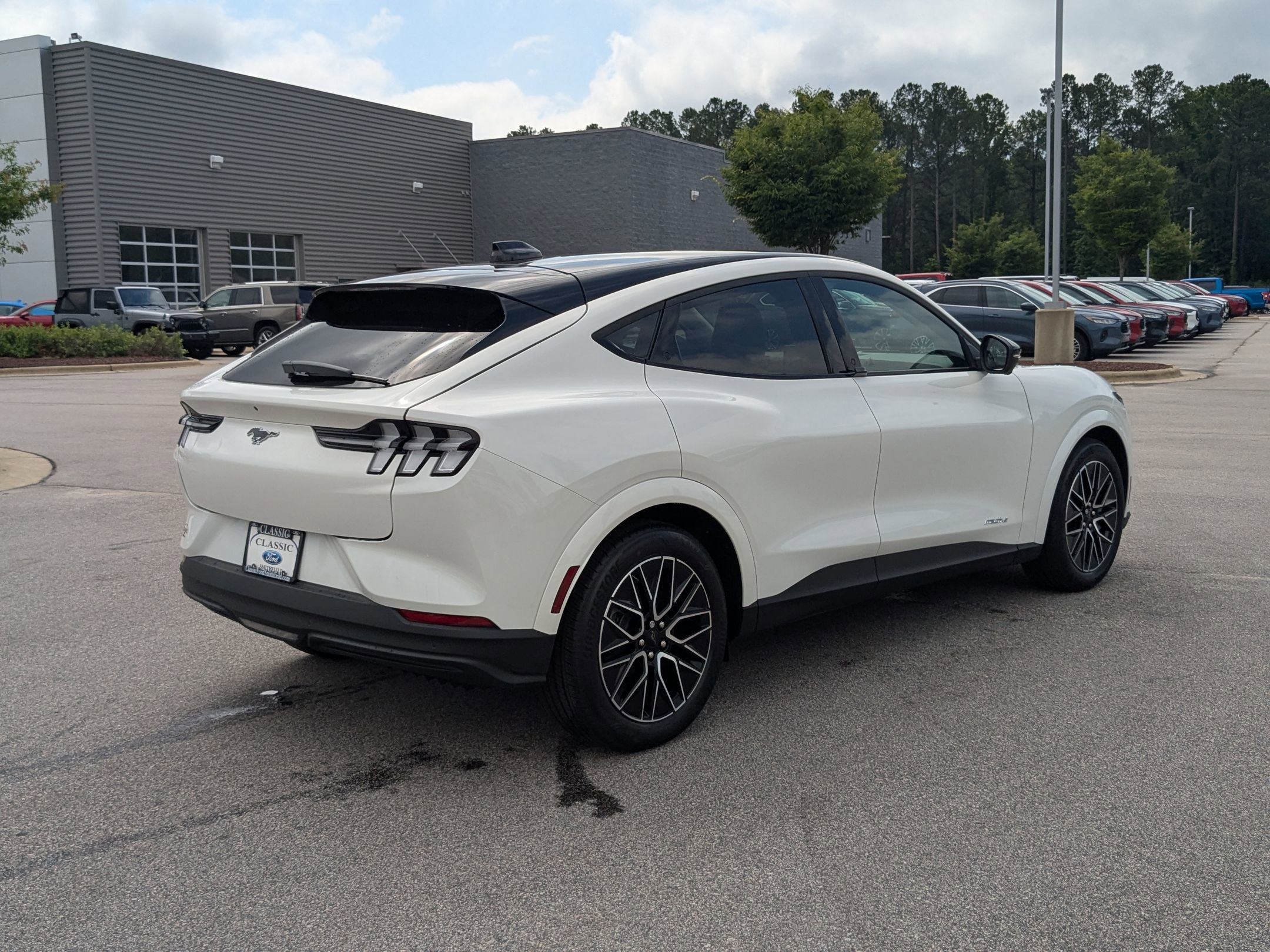 2025 Ford Mustang Mach-E Premium photo 7