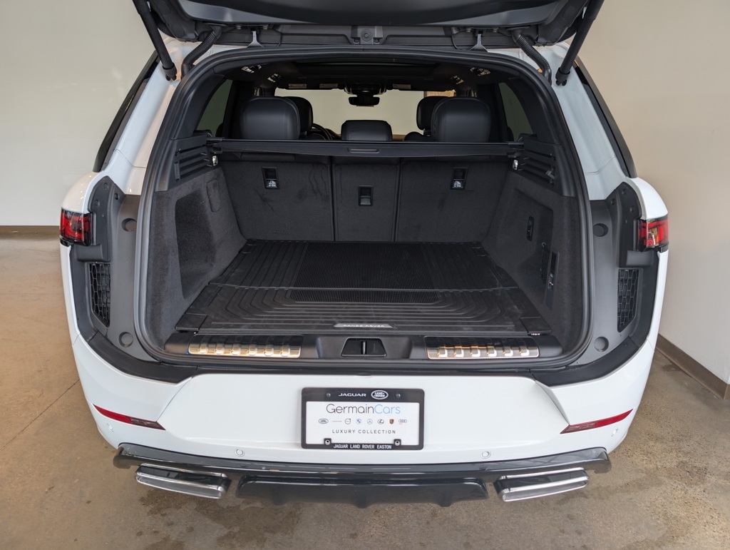 2025 Land Rover Range Rover Sport SE photo 3