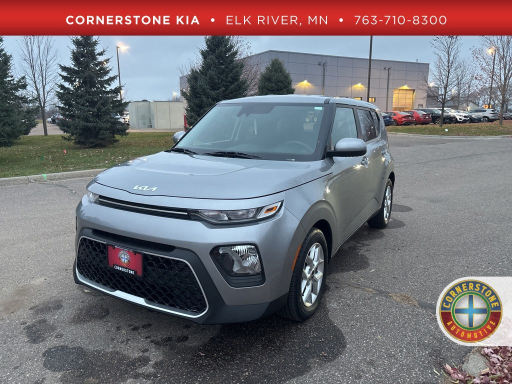 2022 Kia Soul LX's photo
