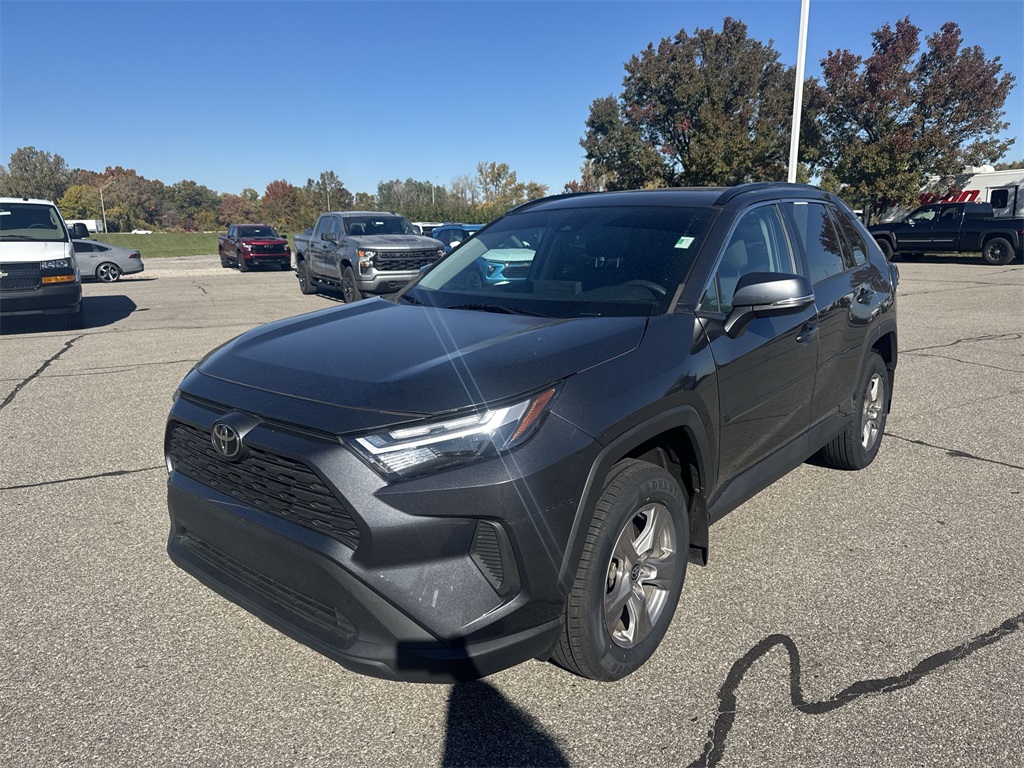 2022 Toyota RAV4 XLE's photo