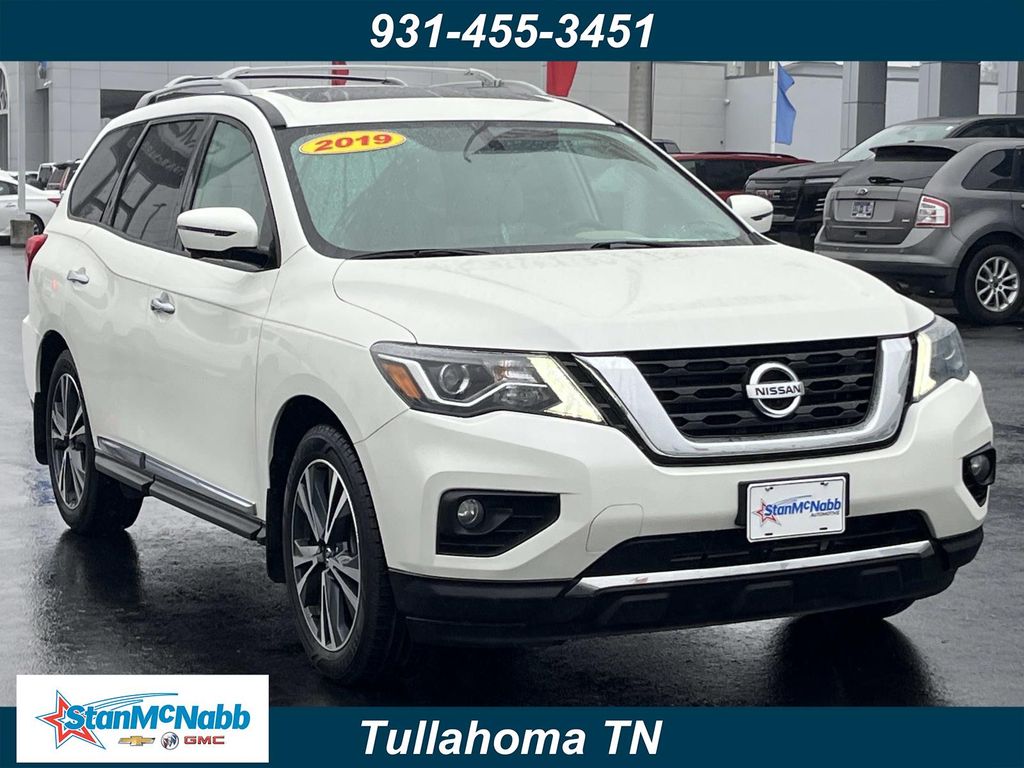 2019 Nissan Pathfinder Platinum's photo