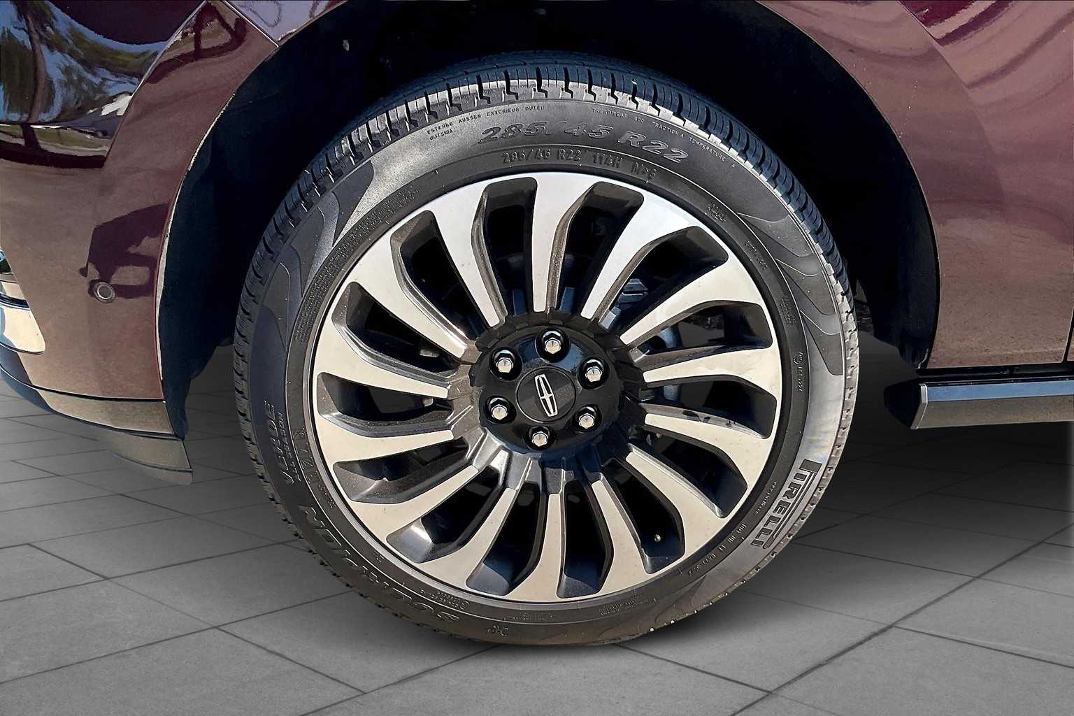 2024 Lincoln Navigator Black Label photo 9
