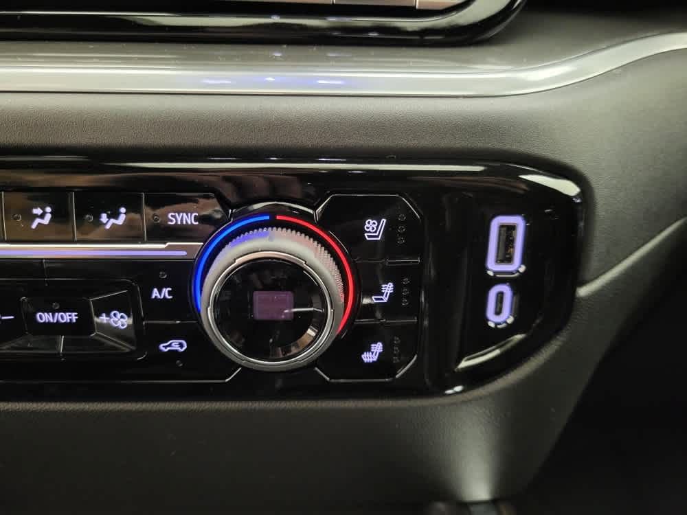 2025 Chevrolet Silverado High Country photo 12