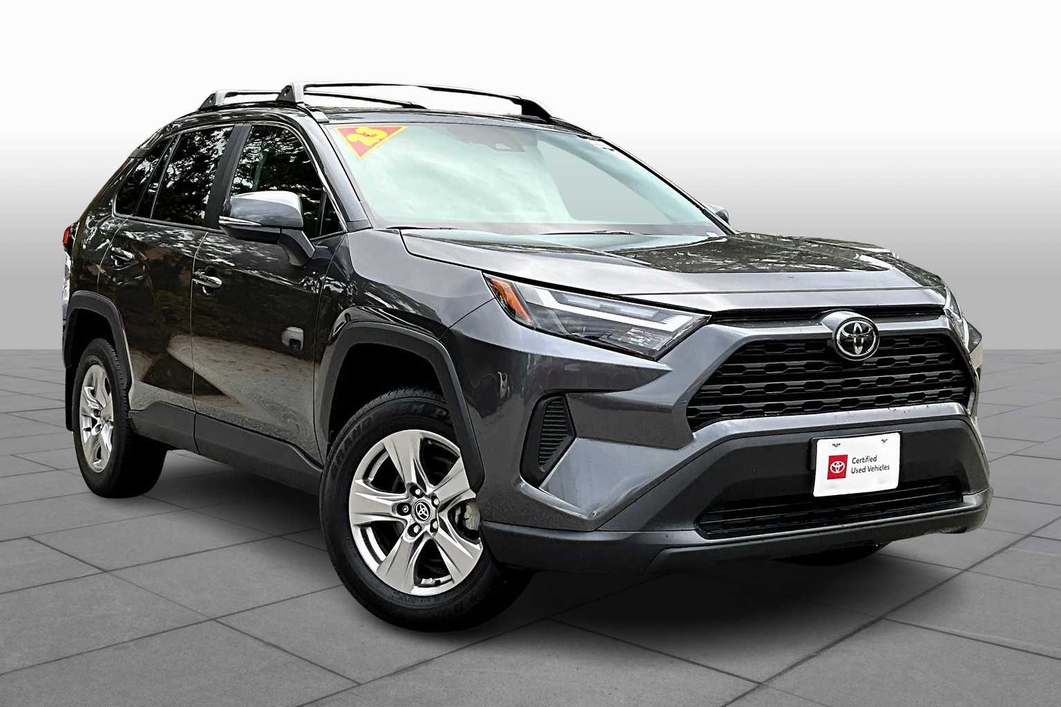 2023 Toyota RAV4 XLE photo 2