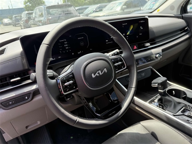 2026 Kia Carnival SX photo 2