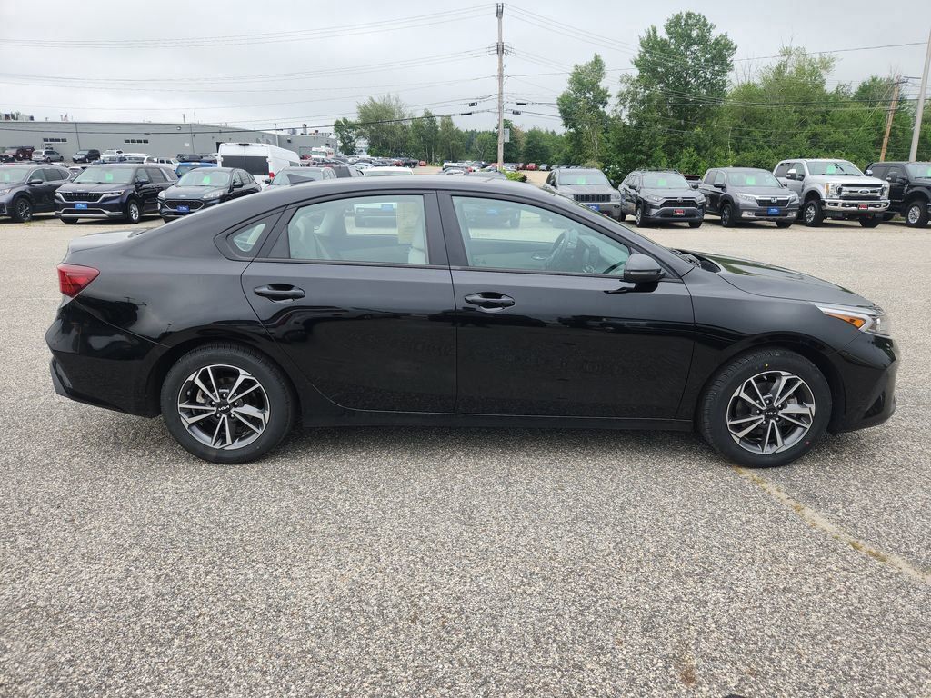 2022 Kia Forte LXS photo 8