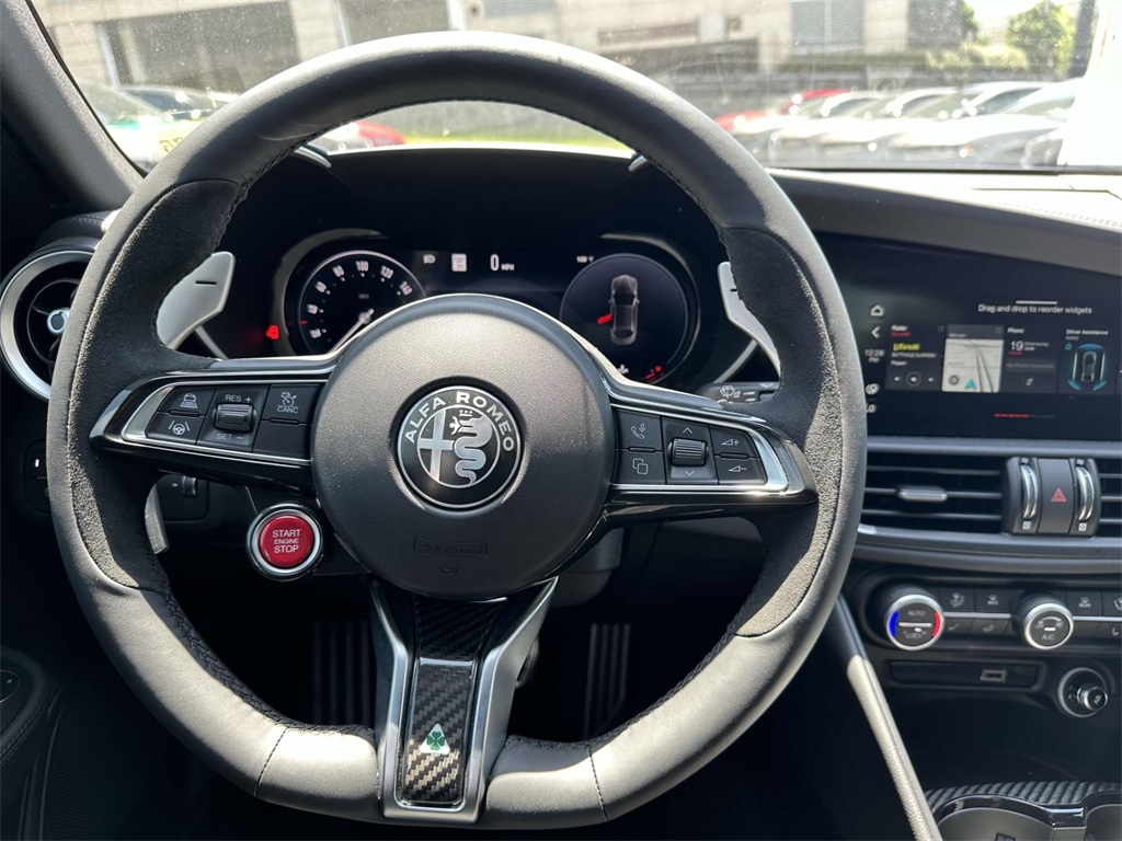 2024 Alfa Romeo Giulia Quadrifoglio photo 3