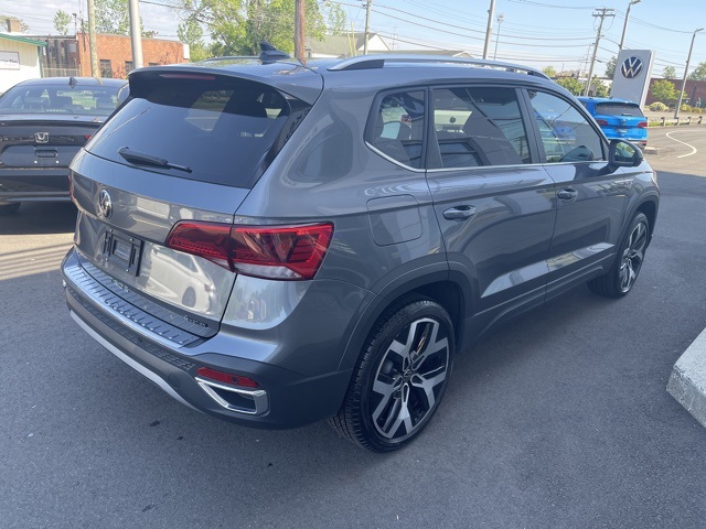 2022 Volkswagen Taos SEL photo 6