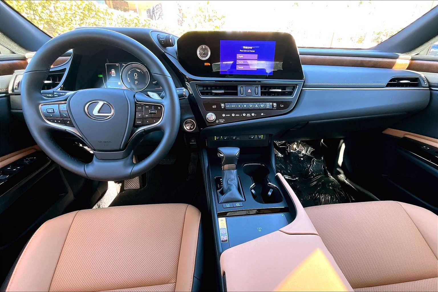 2025 Lexus ES 300h photo 5