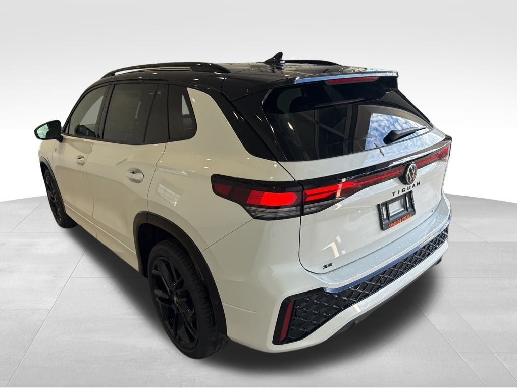 2026 Volkswagen Tiguan SEL R-Line photo 3