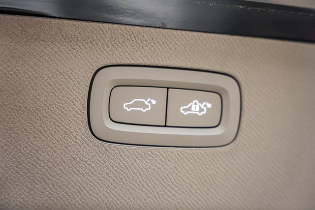 2026 Volvo XC90 photo 9