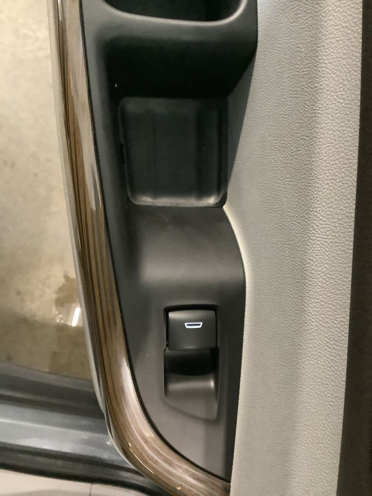 2022 Gmc Acadia SLE photo 26