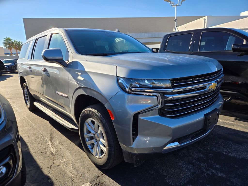 2024 Chevrolet Suburban LT's photo