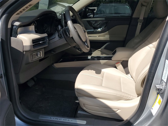 2022 Lincoln Corsair Standard photo 7