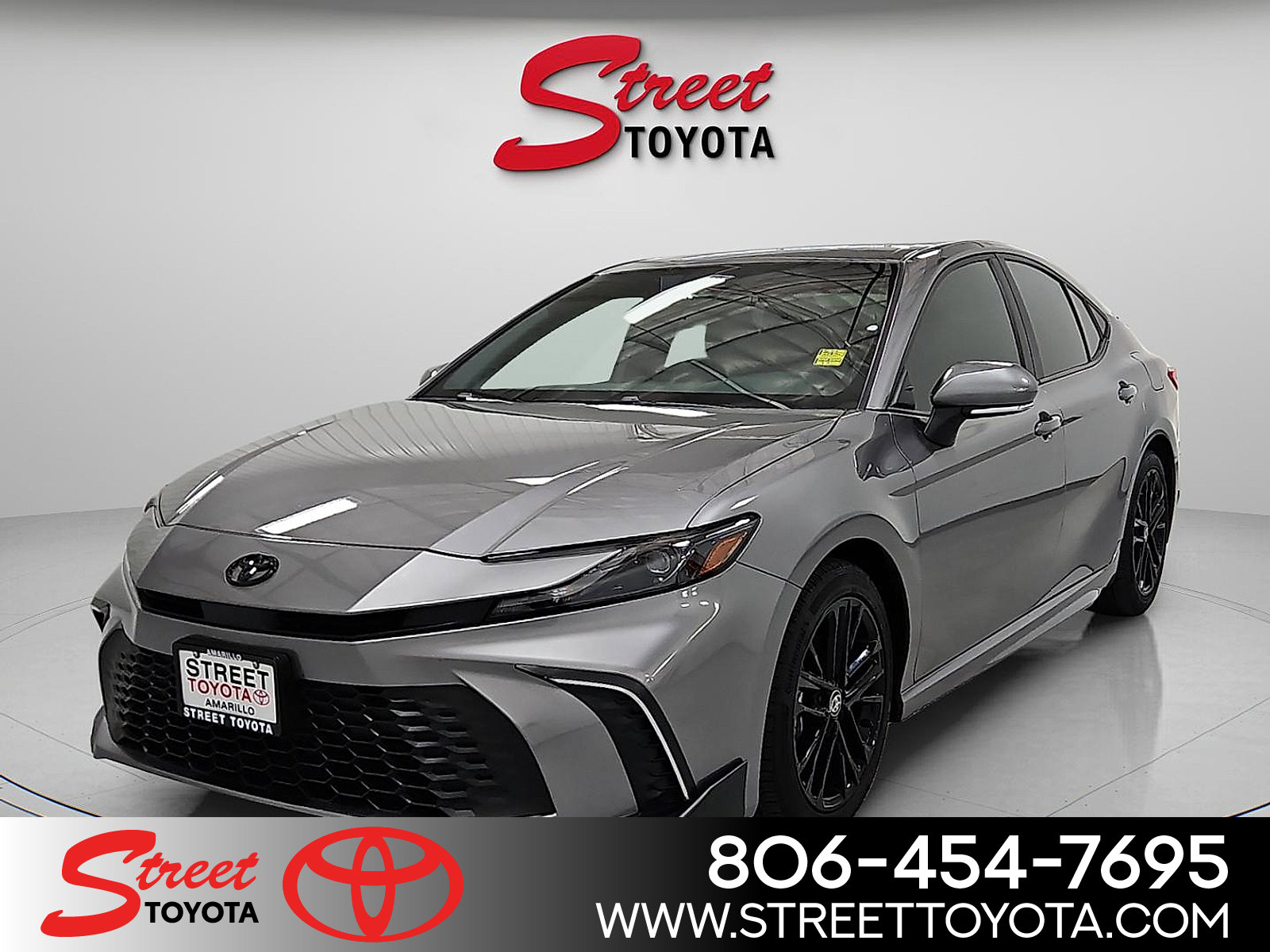 2025 Toyota Camry SE's photo