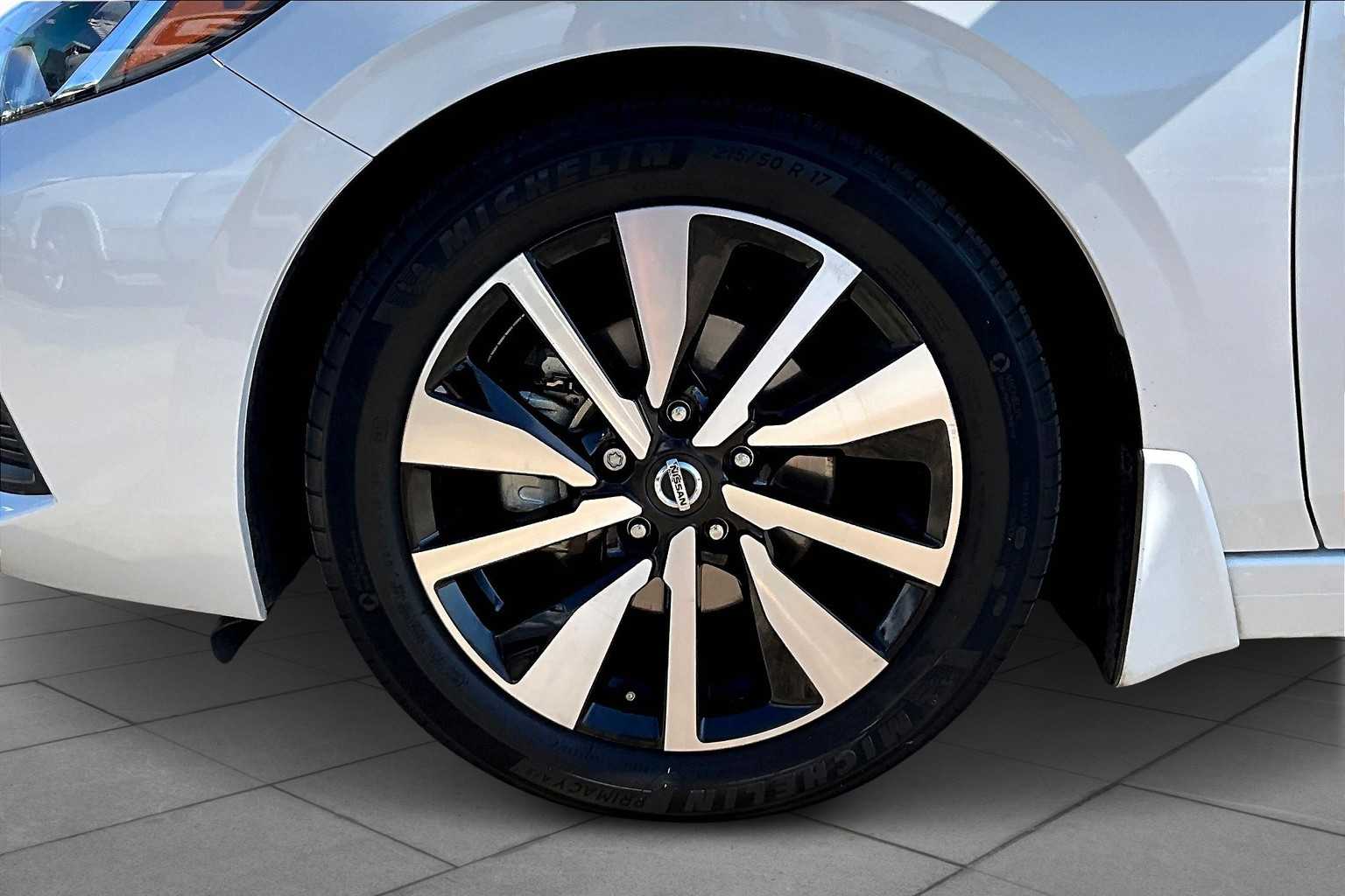2022 Nissan Sentra SV photo 9