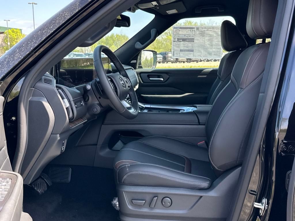 2025 Nissan Armada SL photo 9