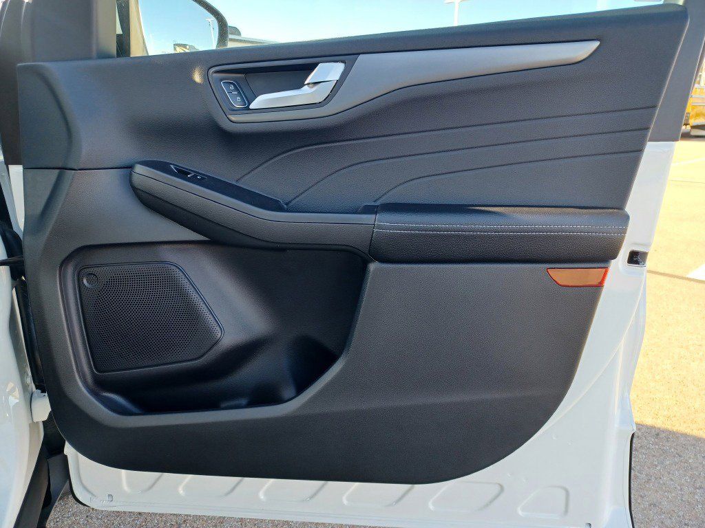 2023 Ford Escape Plug-In Hybrid photo 5