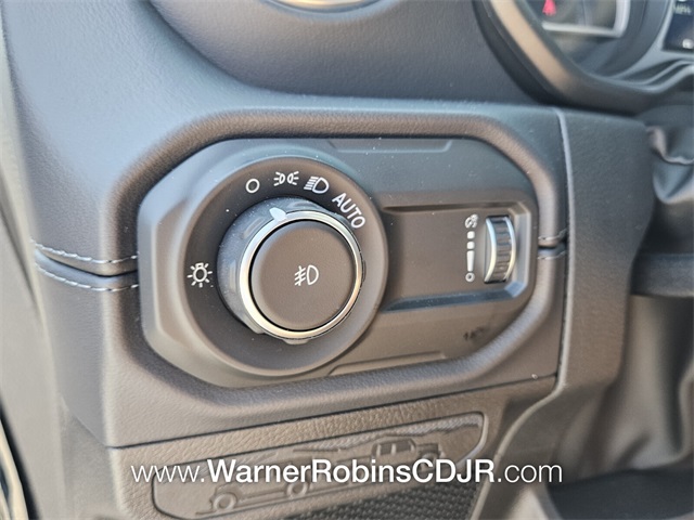 2025 Jeep Wrangler Sahara photo 23