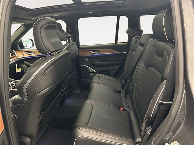 2025 Jeep Grand Cherokee Summit Reserve photo 12