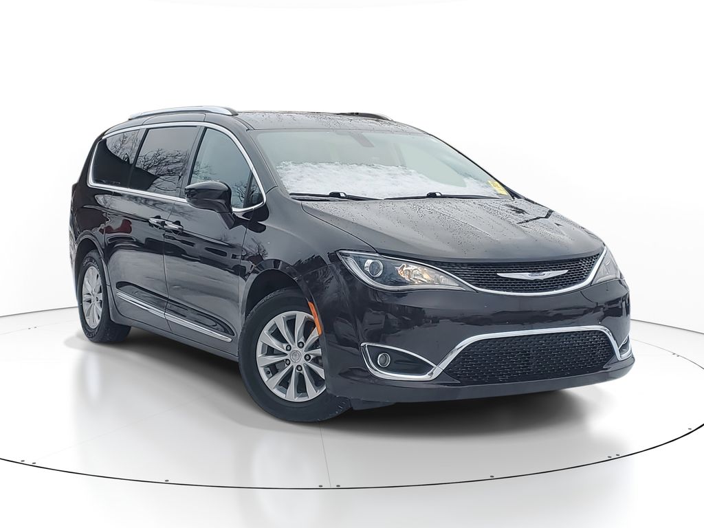 2018 Chrysler Pacifica Touring L's photo