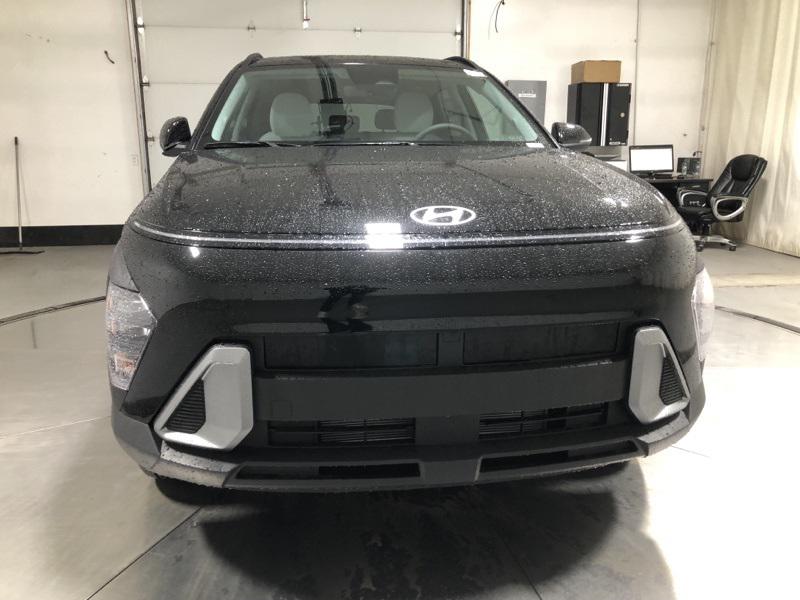 2026 Hyundai Kona SEL photo 2