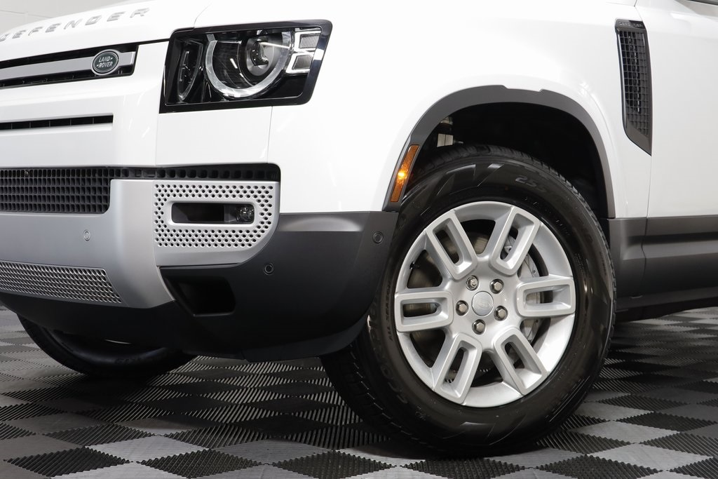 2025 Land Rover Defender 130 S photo 3