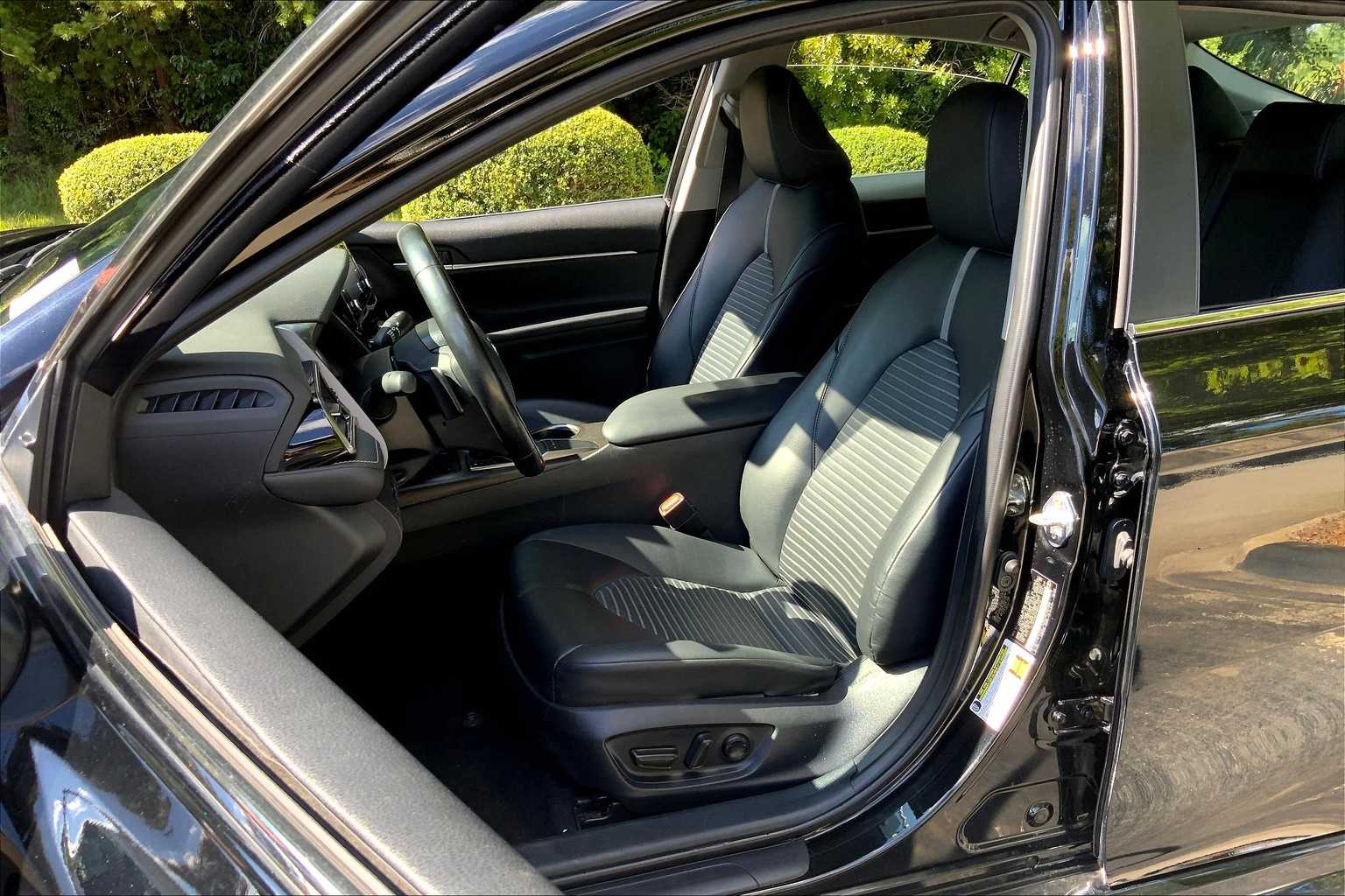 2023 Toyota Camry SE photo 7