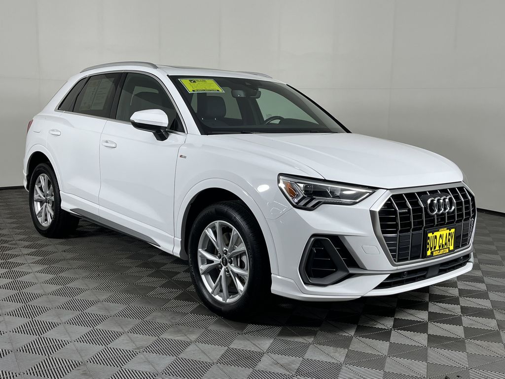 2024 Audi Q3 S line Premium 45 TFSI photo 3