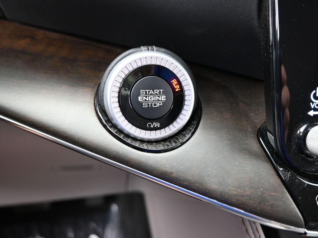 2023 Jeep Grand Wagoneer L Base photo 4