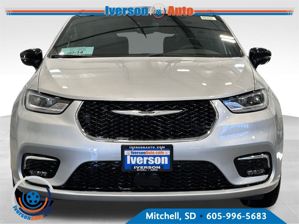 2026 Chrysler Pacifica photo 2