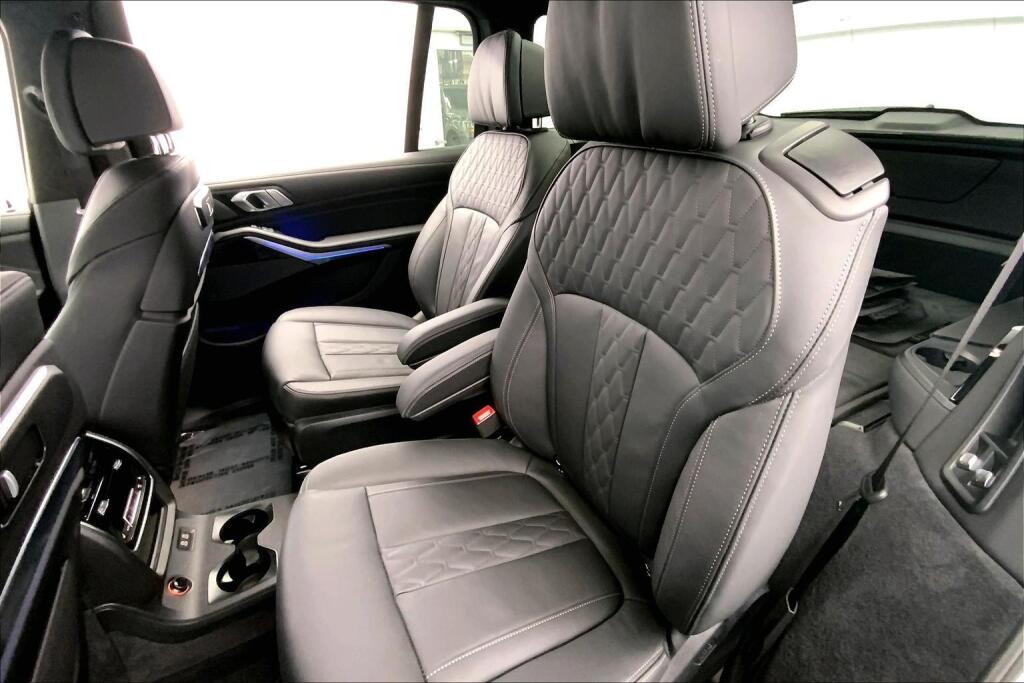 2025 Bmw X7 M60i photo 6