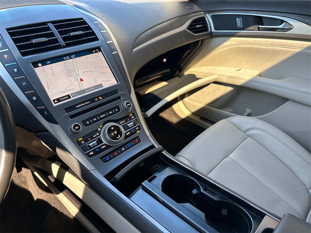 2017 Lincoln MKZ Reserve photo 22