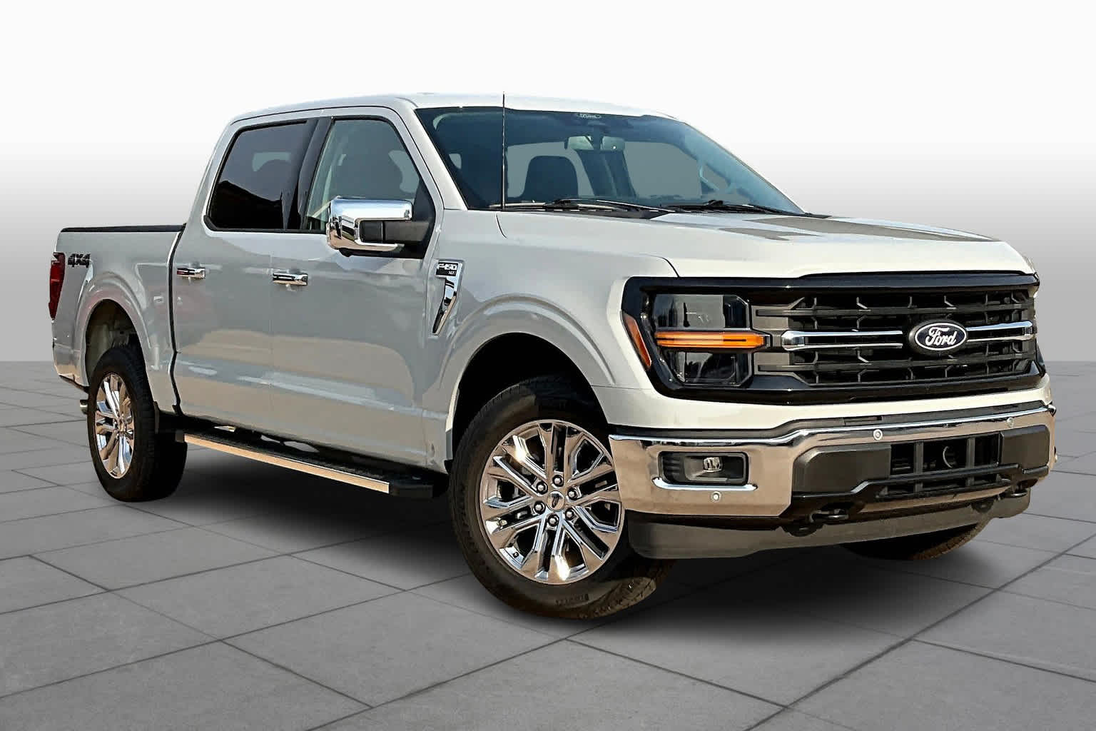 2024 Ford F-150 XLT photo 2