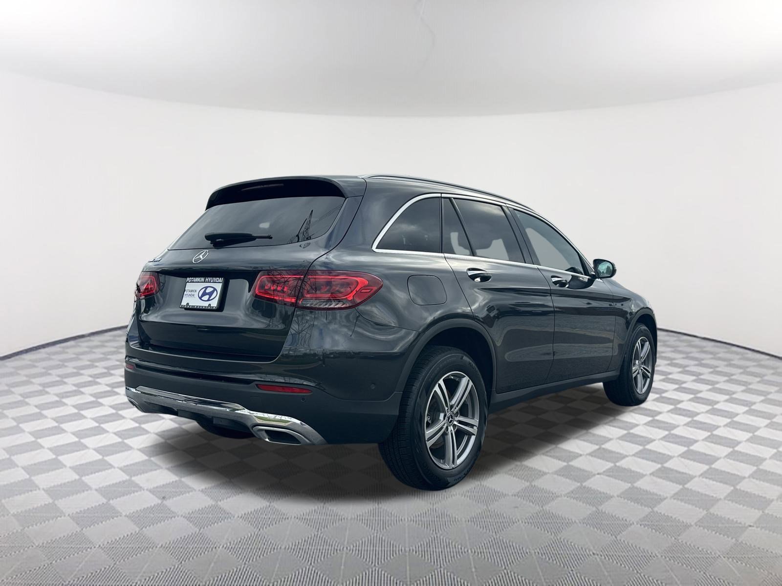 2022 Mercedes Benz GLC 300 photo 4