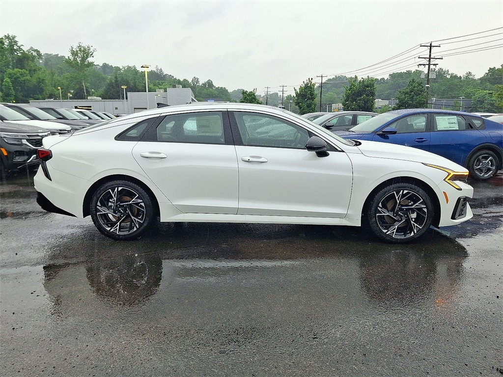 2025 Kia K5 GT-Line photo 6