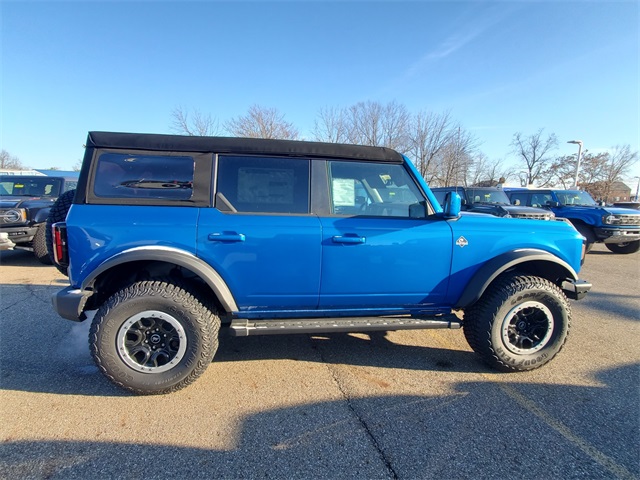 2024 Ford Bronco Outer Banks photo 3