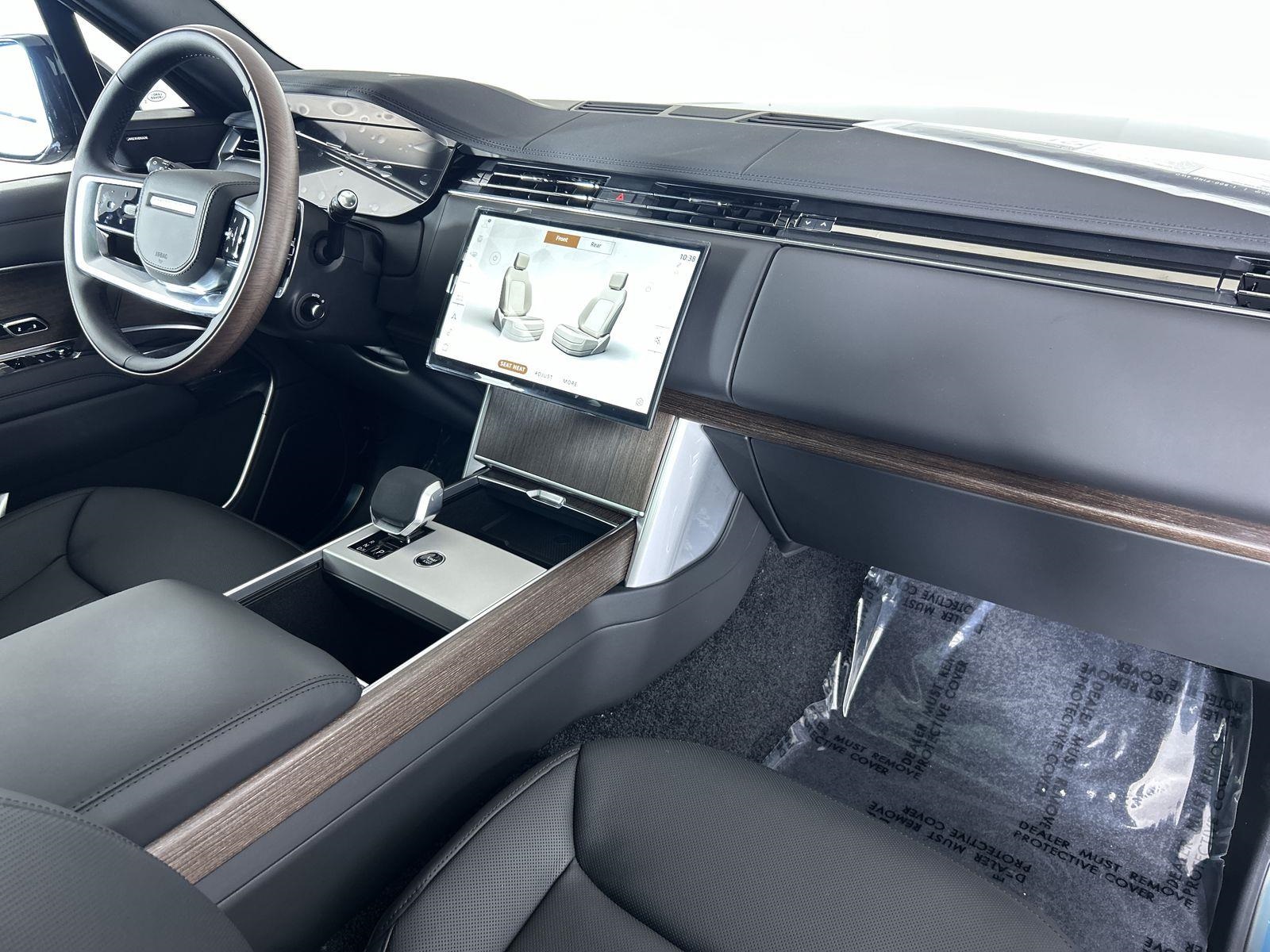2025 Land Rover Range Rover SE photo 32