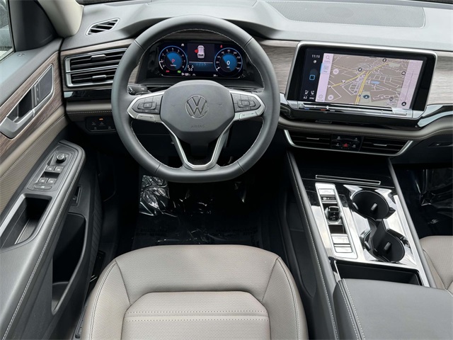 2025 Volkswagen Atlas SEL photo 2