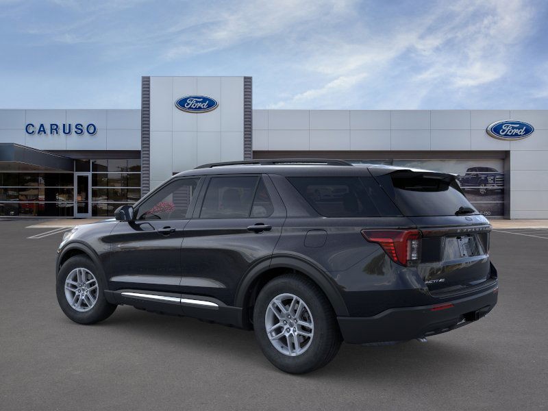 2025 Ford Explorer photo 3