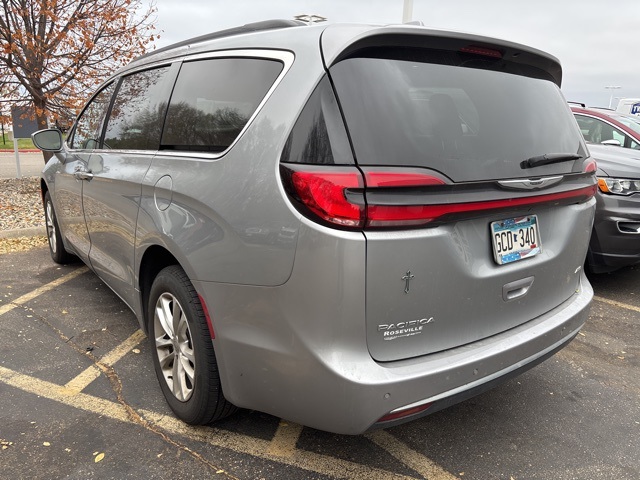 2021 Chrysler Pacifica Touring photo 4