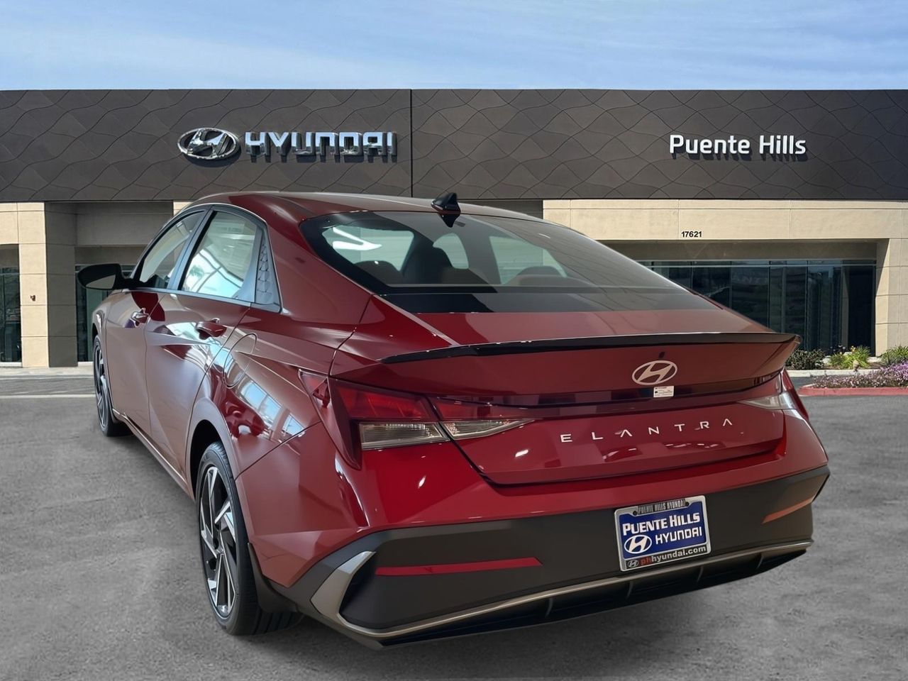 2025 Hyundai Elantra SEL Sport photo 3