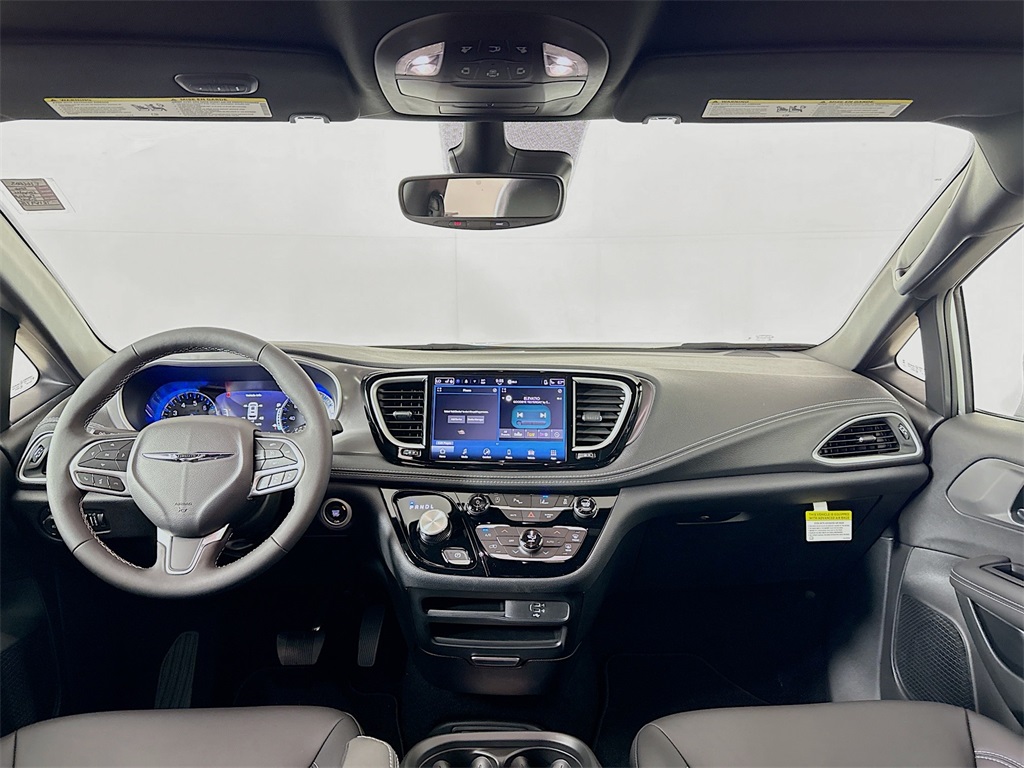 2026 Chrysler Pacifica photo 17