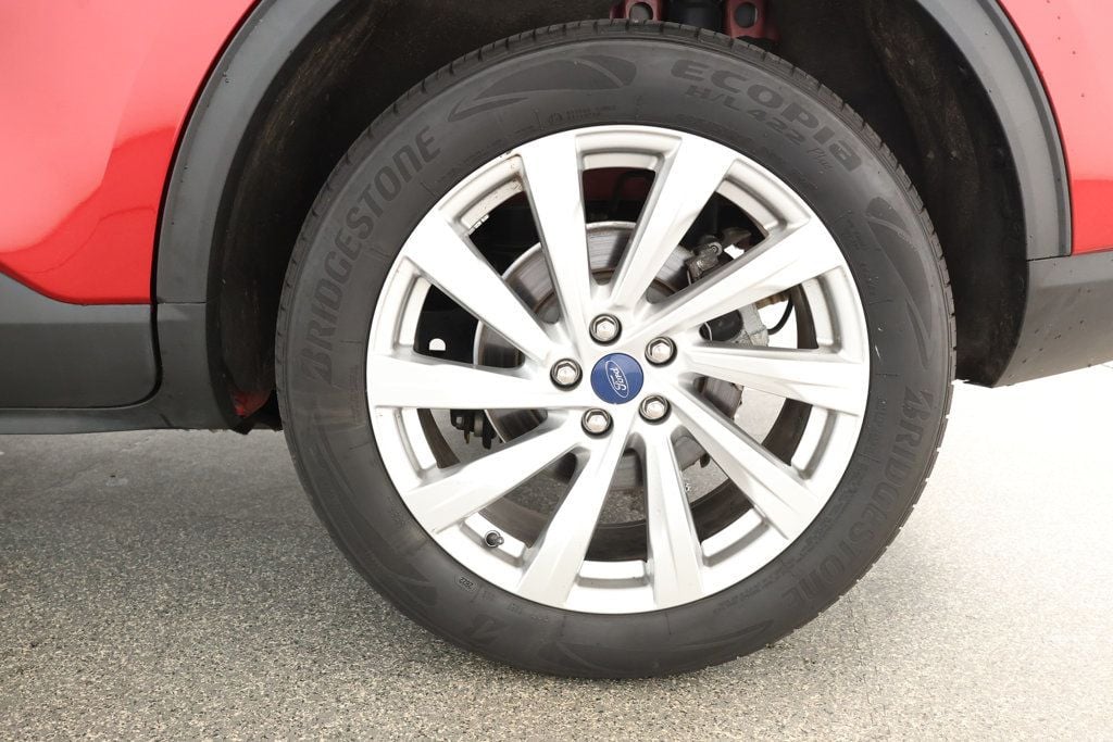 2022 Ford Escape Titanium Hybrid photo 4